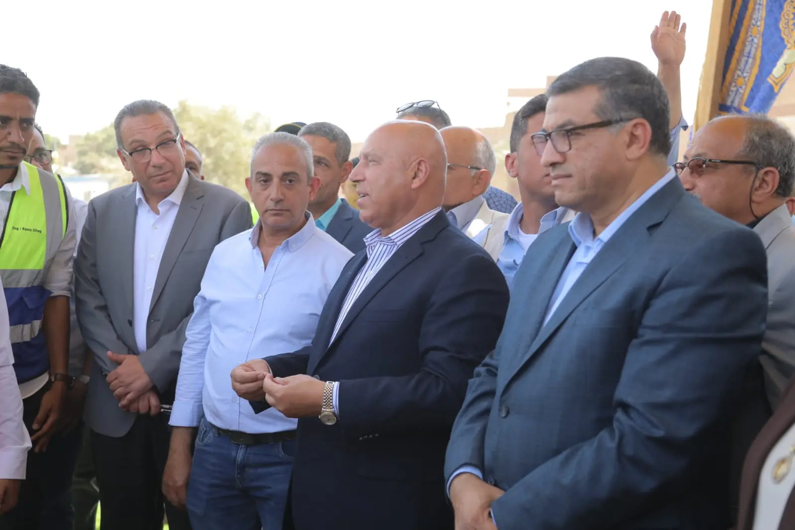 وزير النقل يشهد التشغيل التجريبي لكوبرى أبو شوشة بقنا - 1000602886