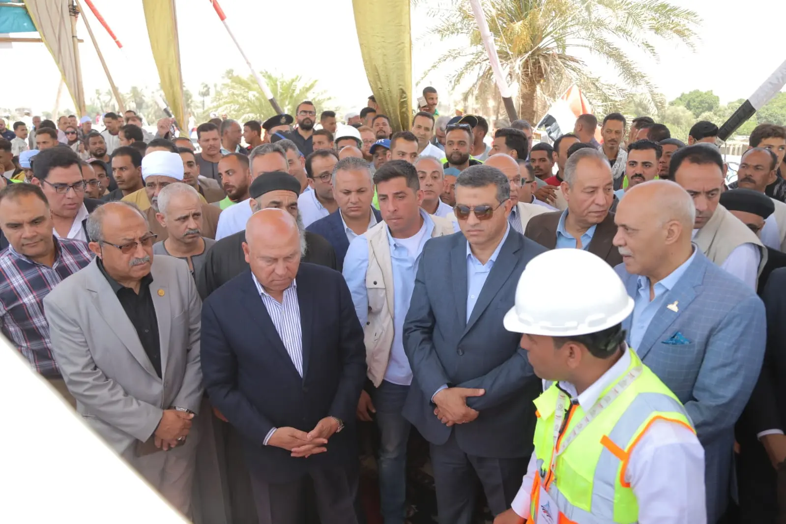 وزير النقل يشهد التشغيل التجريبي لكوبرى أبو شوشة بقنا - 1000602889 1
