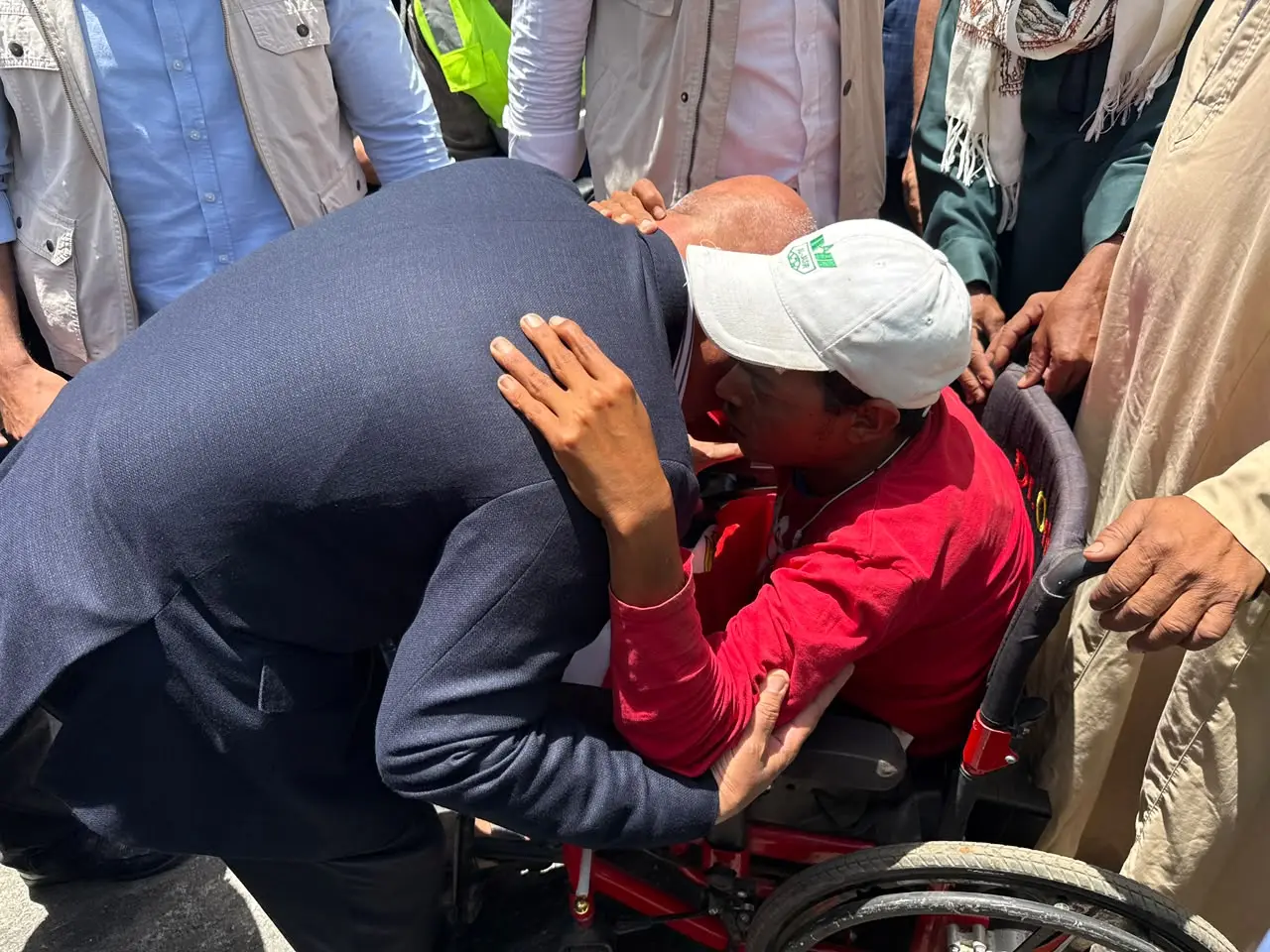 وزير النقل يشهد التشغيل التجريبي لكوبرى أبو شوشة بقنا - 1000602892