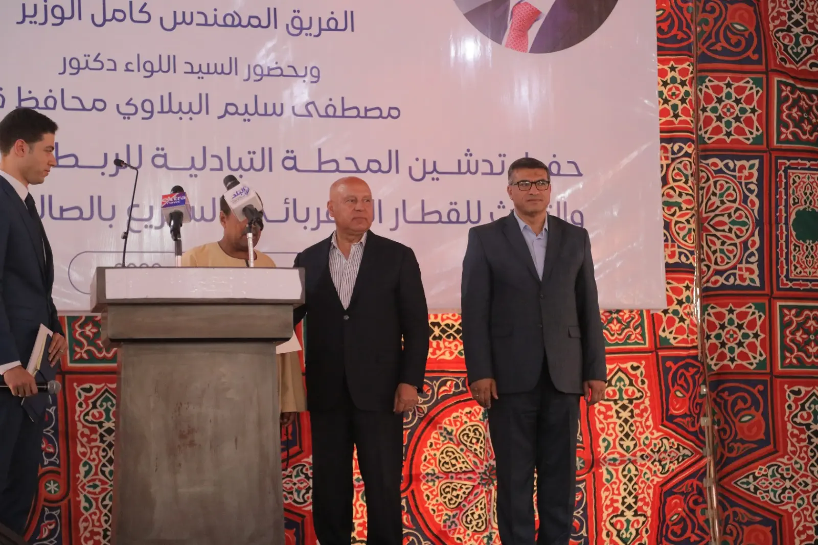 وزير النقل يسلم تعويضات متضرري القطار السريع في قنا ويؤكد: توجيهات رئاسية بعدم الإضرار بالمواطنين - 1000605789