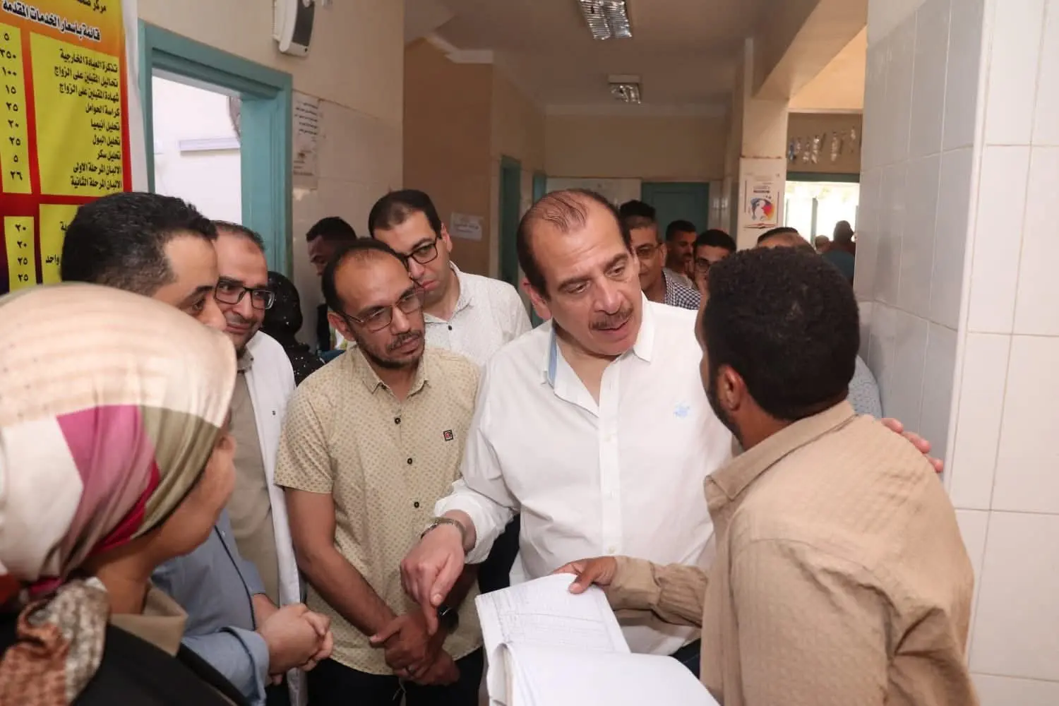 نائب وزير الصحة يحيل المقصرين بمستشفى قنا العام للتحقيق - 1000606140