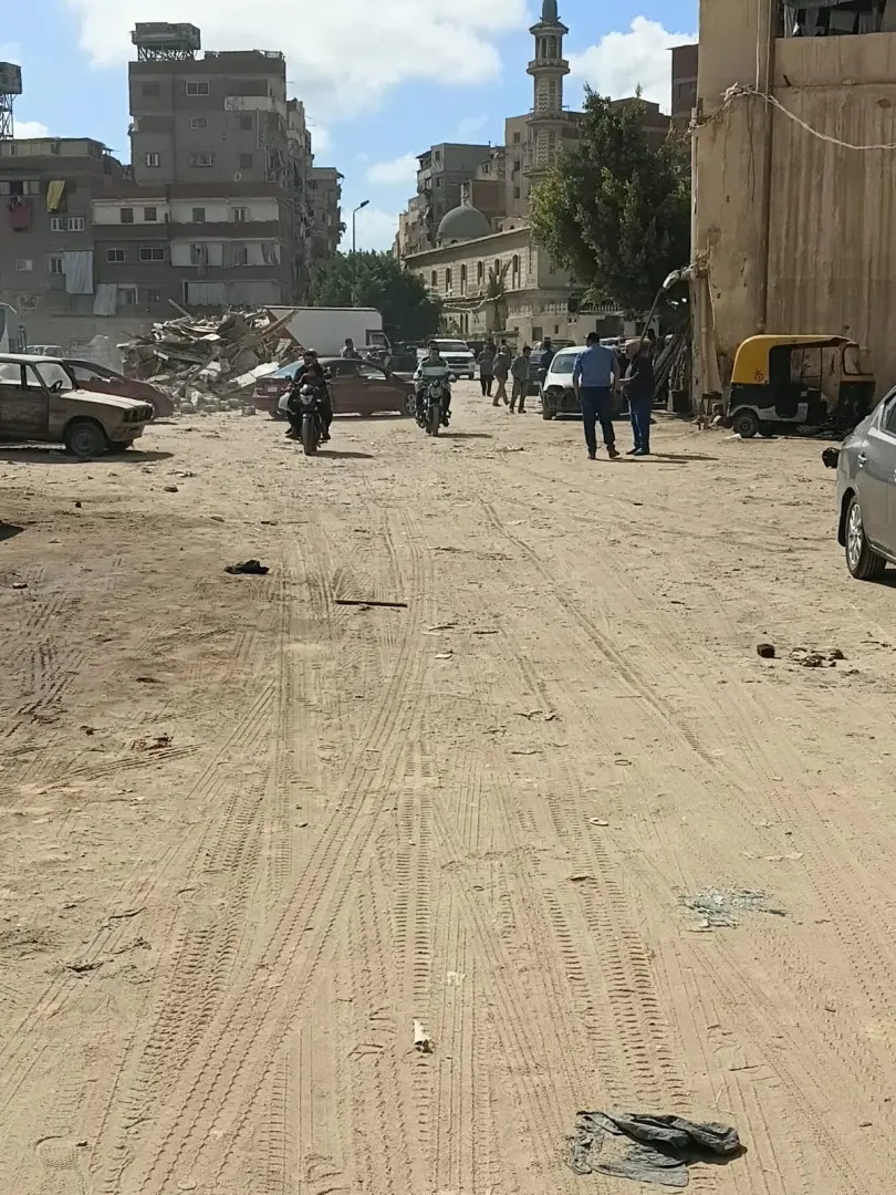 حي شرق الإسكندرية: حملة مكبرة لإزالة الإشغالات بشارع الجامعة الأهلية تسفر عن إزالة 42 حالة مخالفة - 1000607148