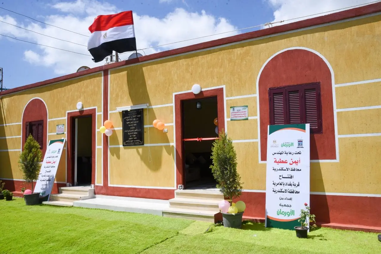 محافظ الإسكندرية يفتتح مشروع تطوير قرية بغداد بالعامرية ويُسلم مفاتيح المنازل الجديدة للأهال - 1000607167