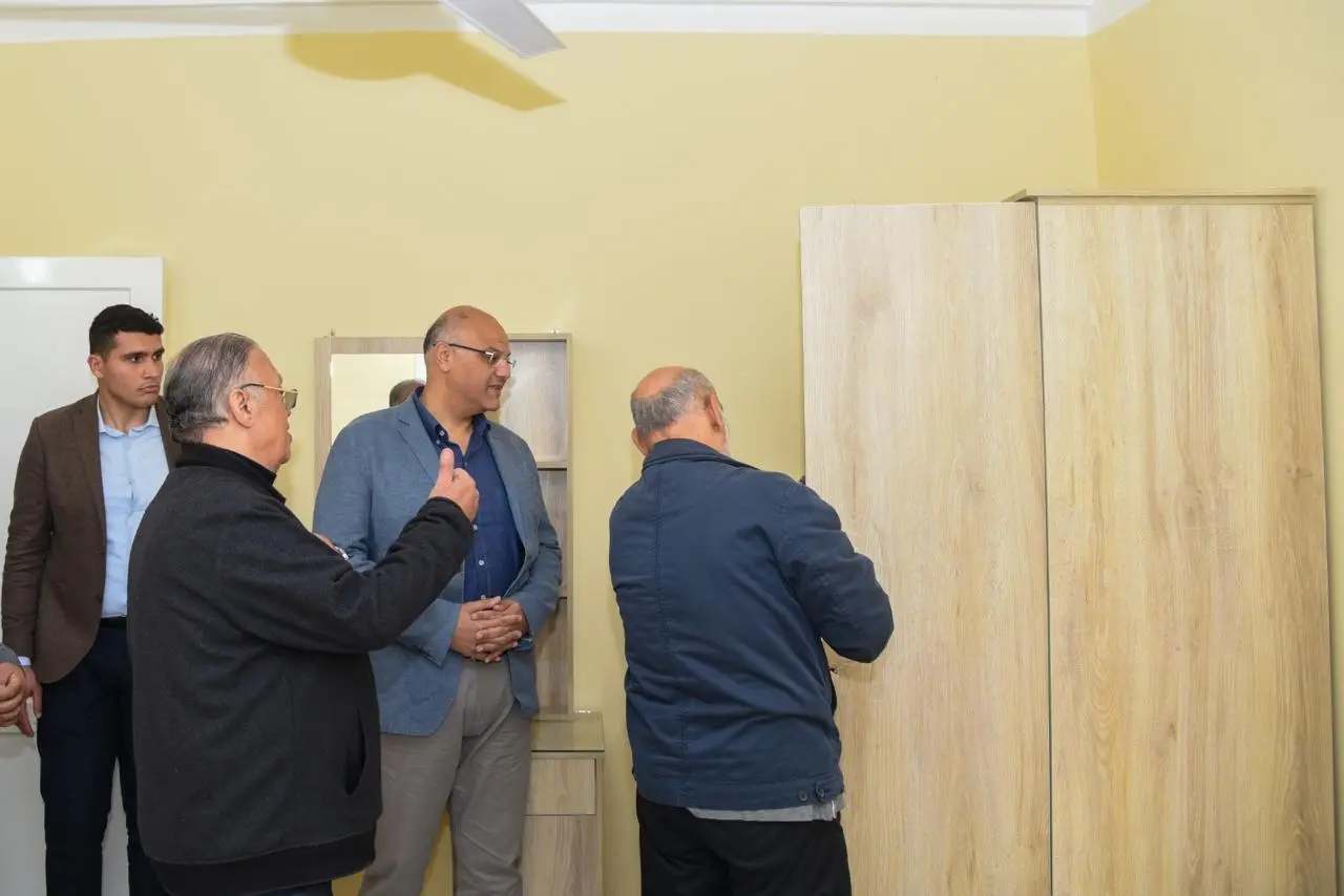 محافظ الإسكندرية يفتتح مشروع تطوير قرية بغداد بالعامرية ويُسلم مفاتيح المنازل الجديدة للأهال - 1000607169