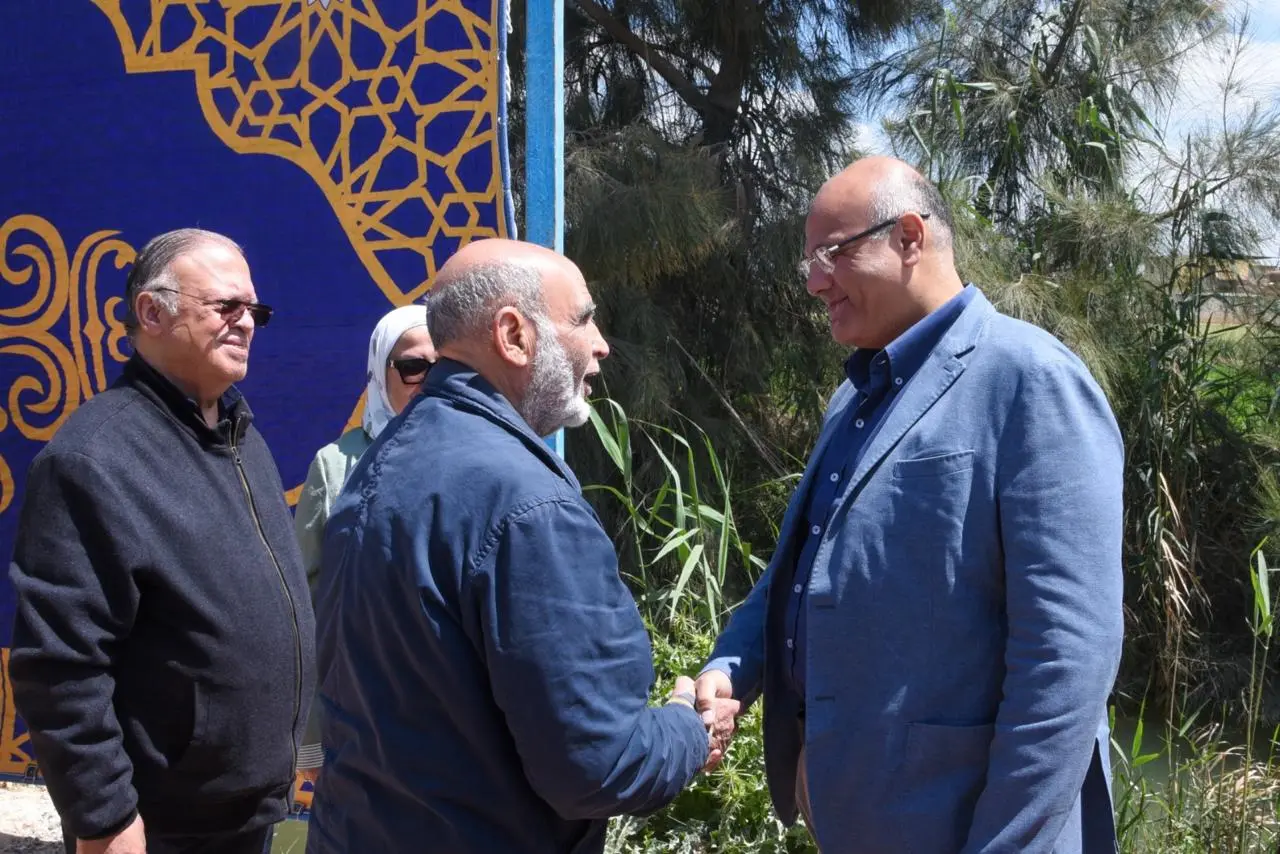محافظ الإسكندرية يفتتح مشروع تطوير قرية بغداد بالعامرية ويُسلم مفاتيح المنازل الجديدة للأهال - 1000607182