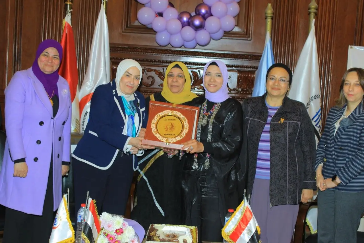 "المرأة الذهبية" في موسمها الثالث… 20 قصة نجاح بالمركز الأفريقى لخدمات صحة المرأة تُضيء سماء الإسكندرية - 1000607250