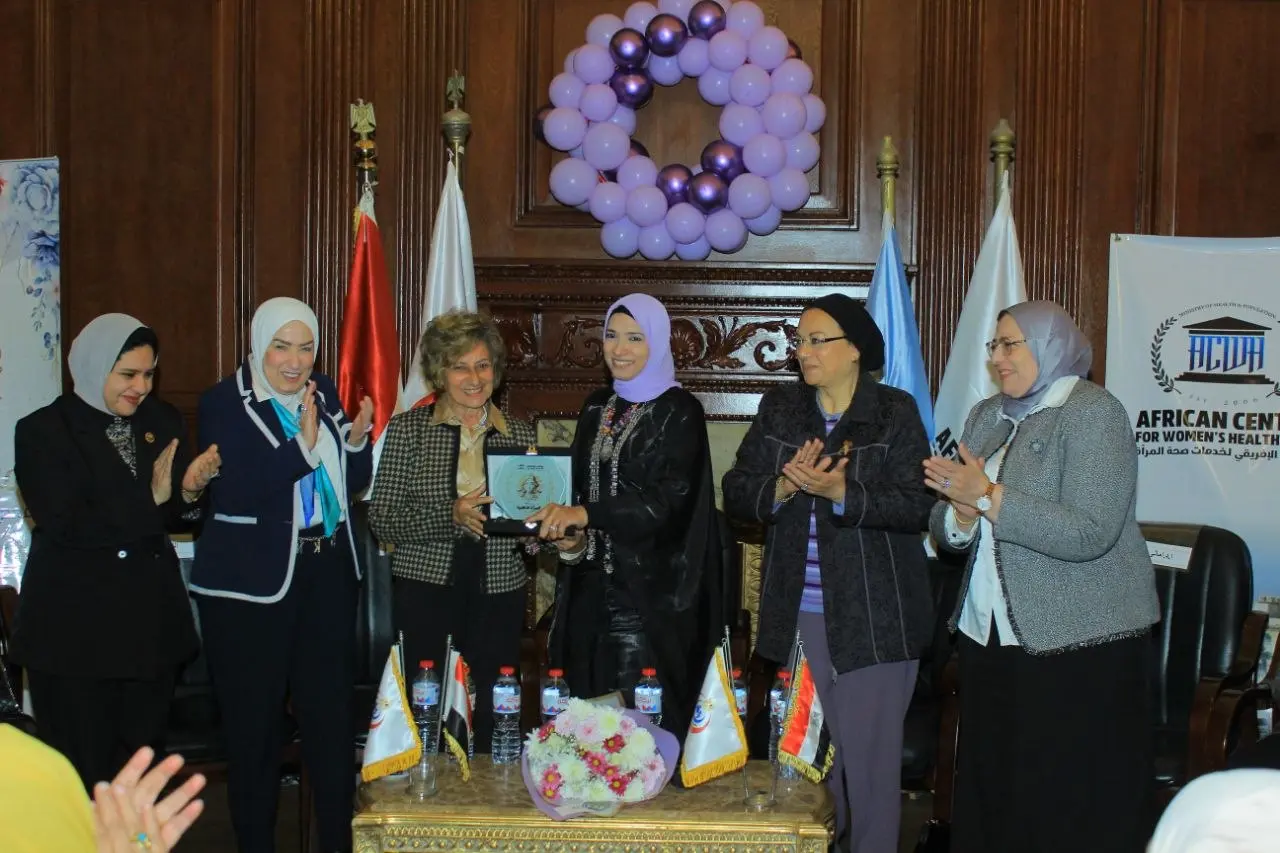 "المرأة الذهبية" في موسمها الثالث… 20 قصة نجاح بالمركز الأفريقى لخدمات صحة المرأة تُضيء سماء الإسكندرية - 1000607251