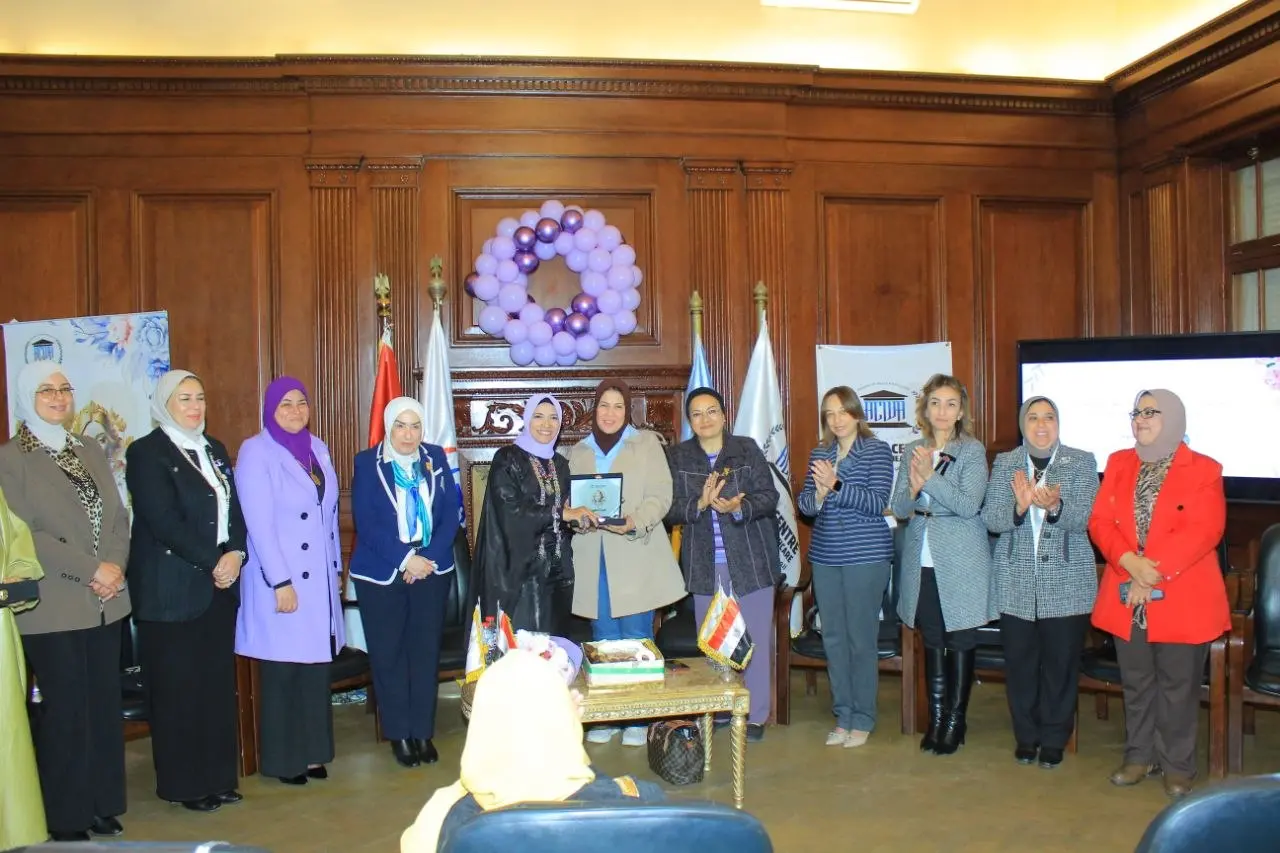 "المرأة الذهبية" في موسمها الثالث… 20 قصة نجاح بالمركز الأفريقى لخدمات صحة المرأة تُضيء سماء الإسكندرية - 1000607259