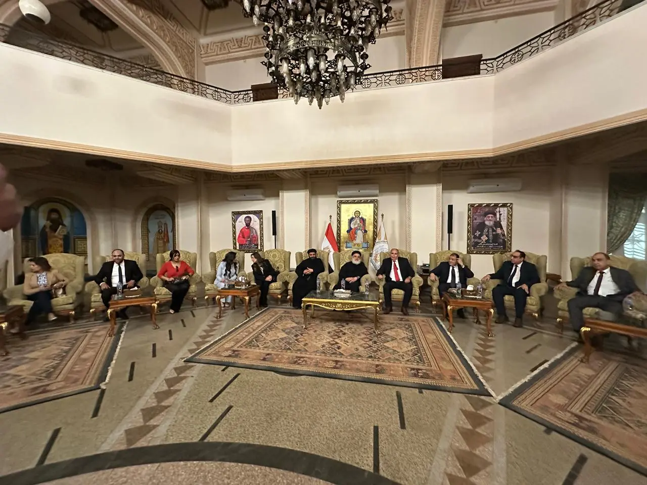 وفد مستقبل وطن بالإسكندرية يهنئ وكيل بطريركية الأقباط بعيد القيامة - 1000608069