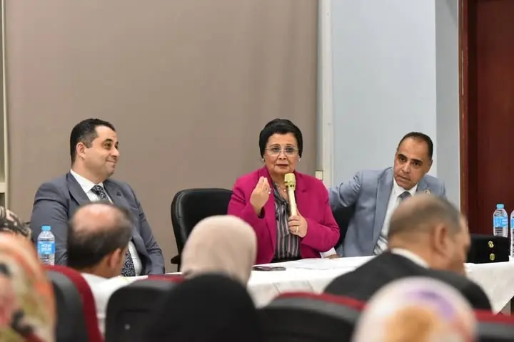نائب وزير الصحة تجري جولة موسعة بقنا لمتابعة الاستراتيجية السكانية وتطوير الرعاية الصحية - 1000609874