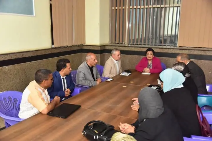 نائب وزير الصحة تجري جولة موسعة بقنا لمتابعة الاستراتيجية السكانية وتطوير الرعاية الصحية - 1000609880