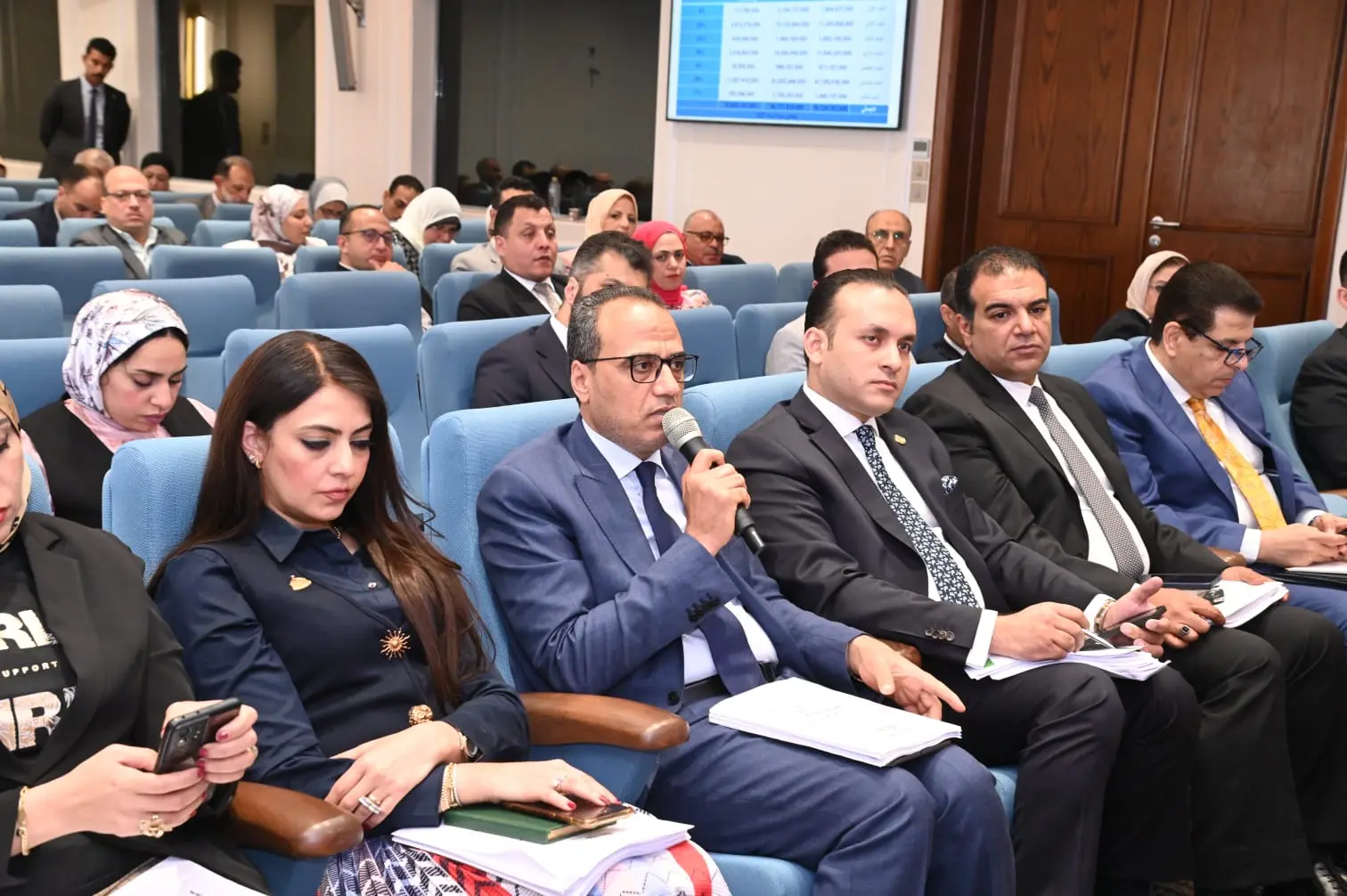خلال اجتماعات لجنة الخطة والموازنة اليوم.. النائب ممدوح جاب الله يوجه مطالب أهالي حوش عيسى لوزير الصحة.. والوزير : ندعم - 1000610354