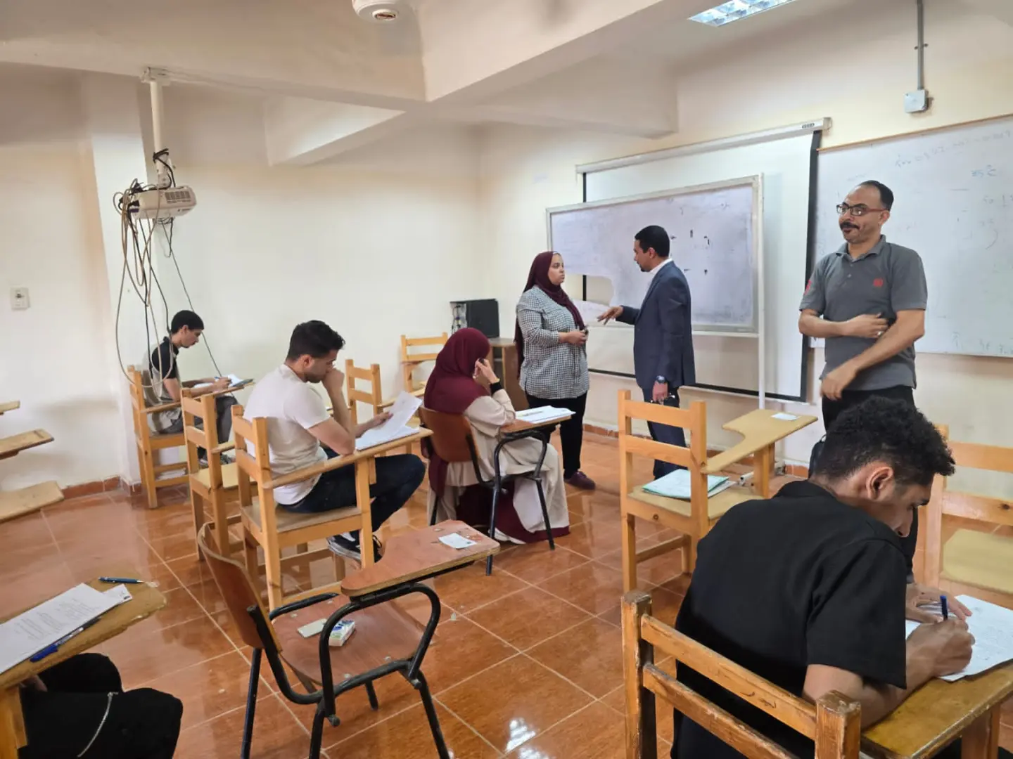انطلاق امتحانات الفرقة الأولى بالمعهد الفني الصحي بقنا للعام الجامعي 2025/2026 - 1000614274
