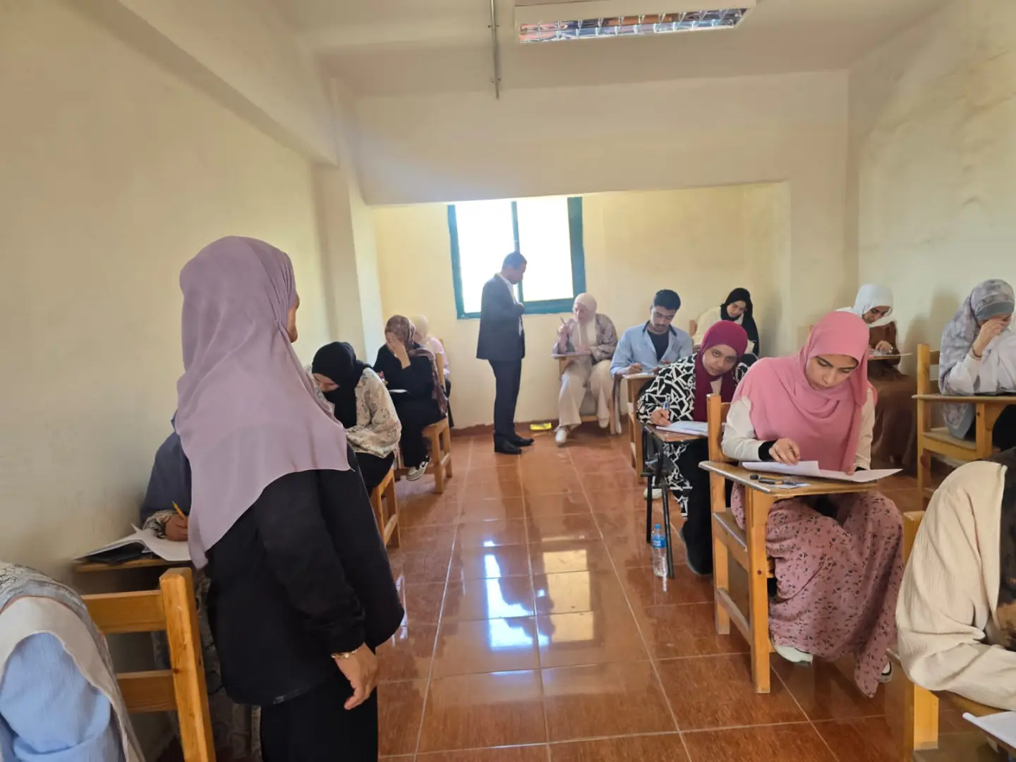 انطلاق امتحانات الفرقة الأولى بالمعهد الفني الصحي بقنا للعام الجامعي 2025/2026 - 1000614278