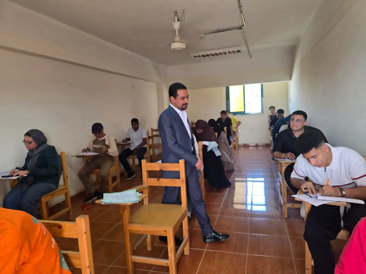 انطلاق امتحانات الفرقة الأولى بالمعهد الفني الصحي بقنا للعام الجامعي 2025/2026 - 1000614279