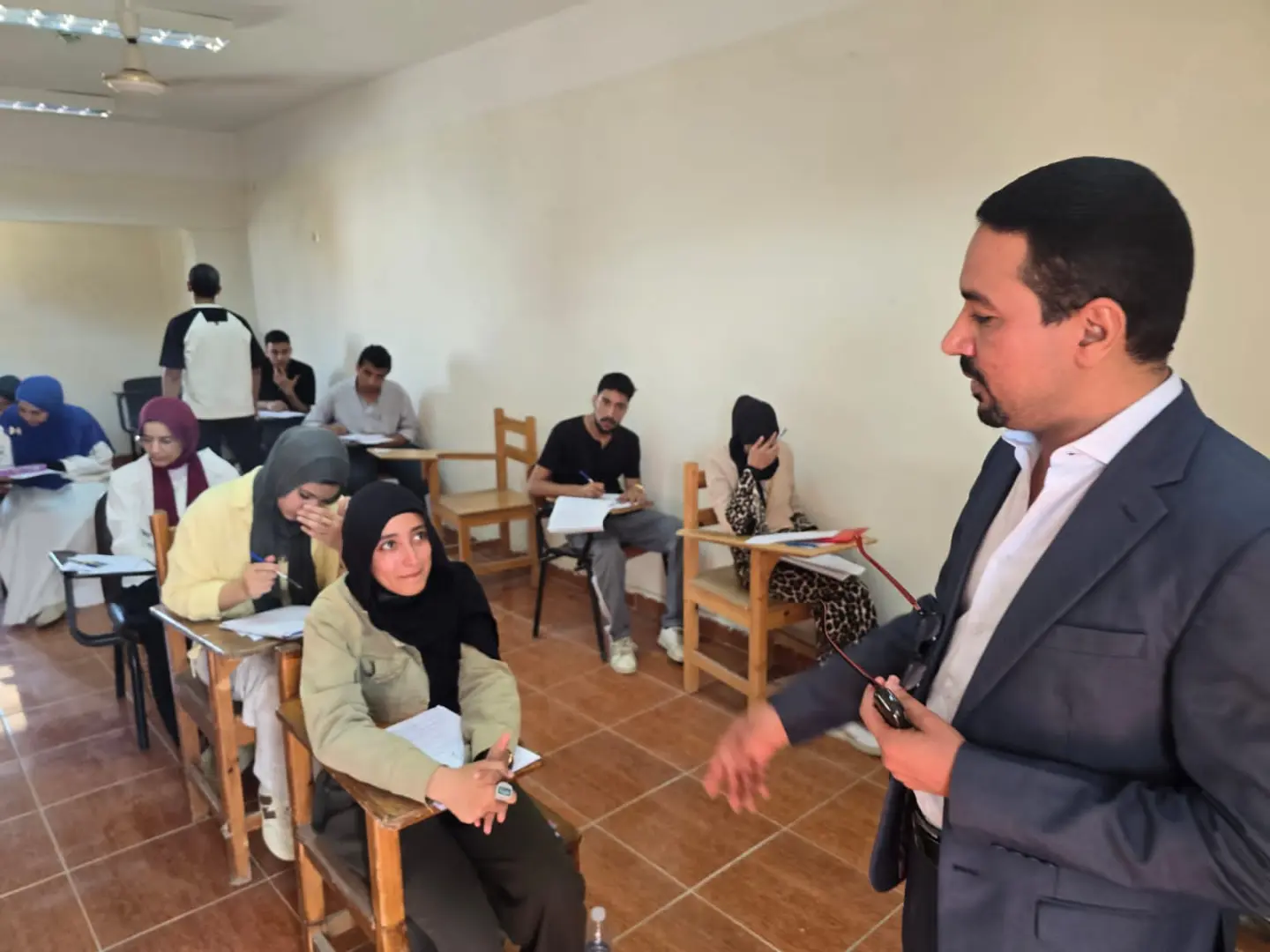 انطلاق امتحانات الفرقة الأولى بالمعهد الفني الصحي بقنا للعام الجامعي 2025/2026 - 1000614283