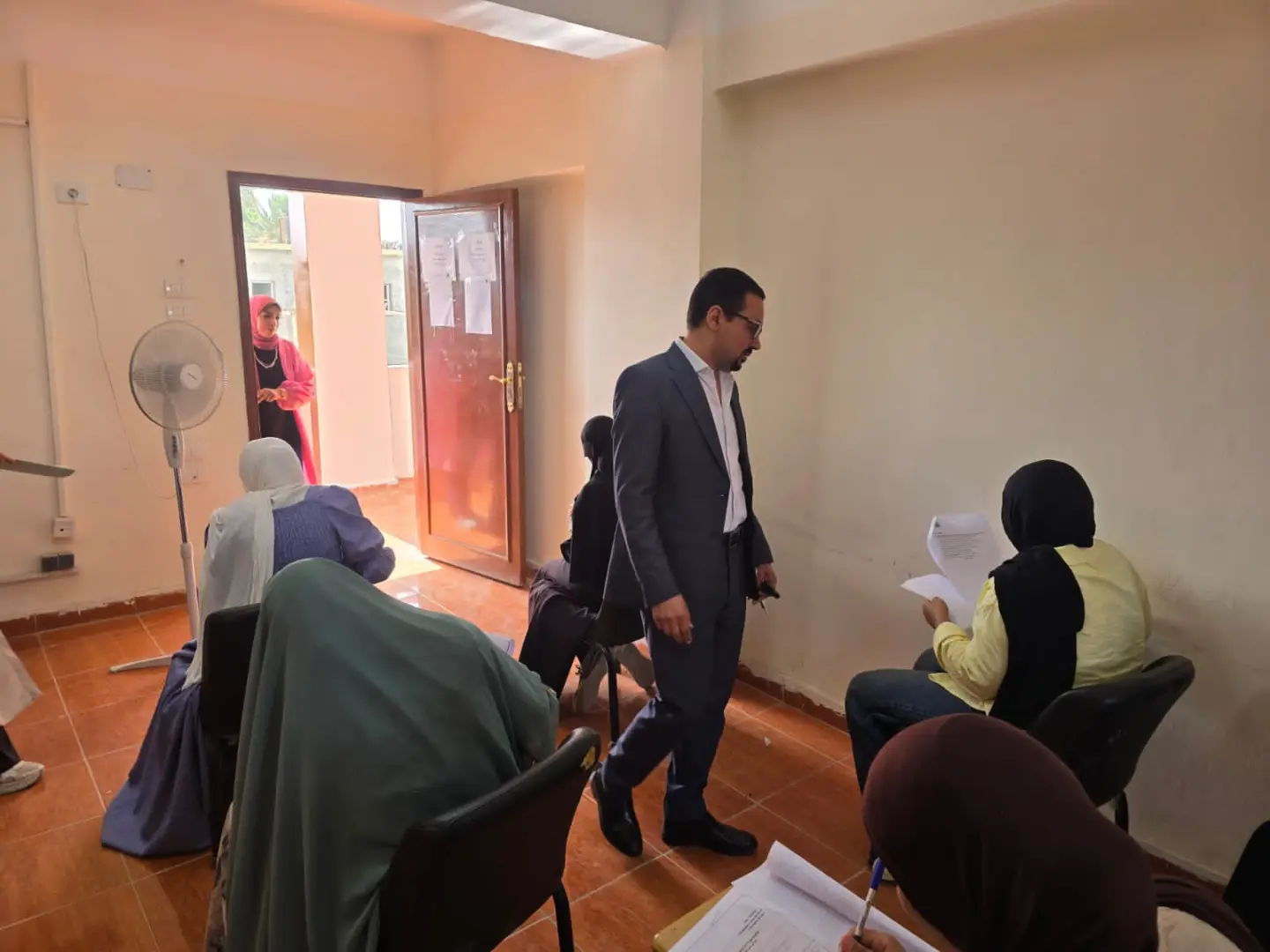 انطلاق امتحانات الفرقة الأولى بالمعهد الفني الصحي بقنا للعام الجامعي 2025/2026 - 1000614299