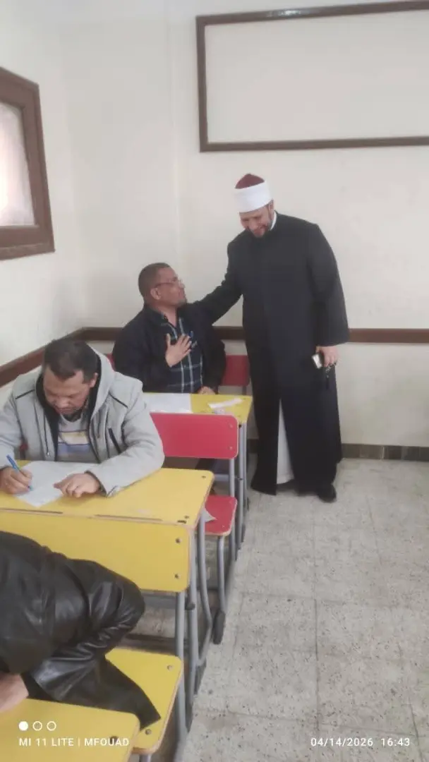 رئيس منطقة الإسكندرية الأزهرية يتابع اختبارات رواق العلوم الشرعية والعربية - 1000614498