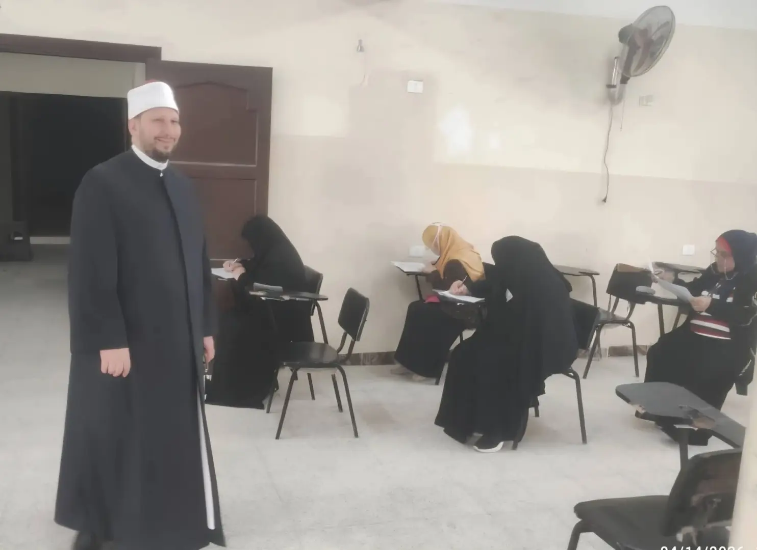 رئيس منطقة الإسكندرية الأزهرية يتابع اختبارات رواق العلوم الشرعية والعربية - 1000614501