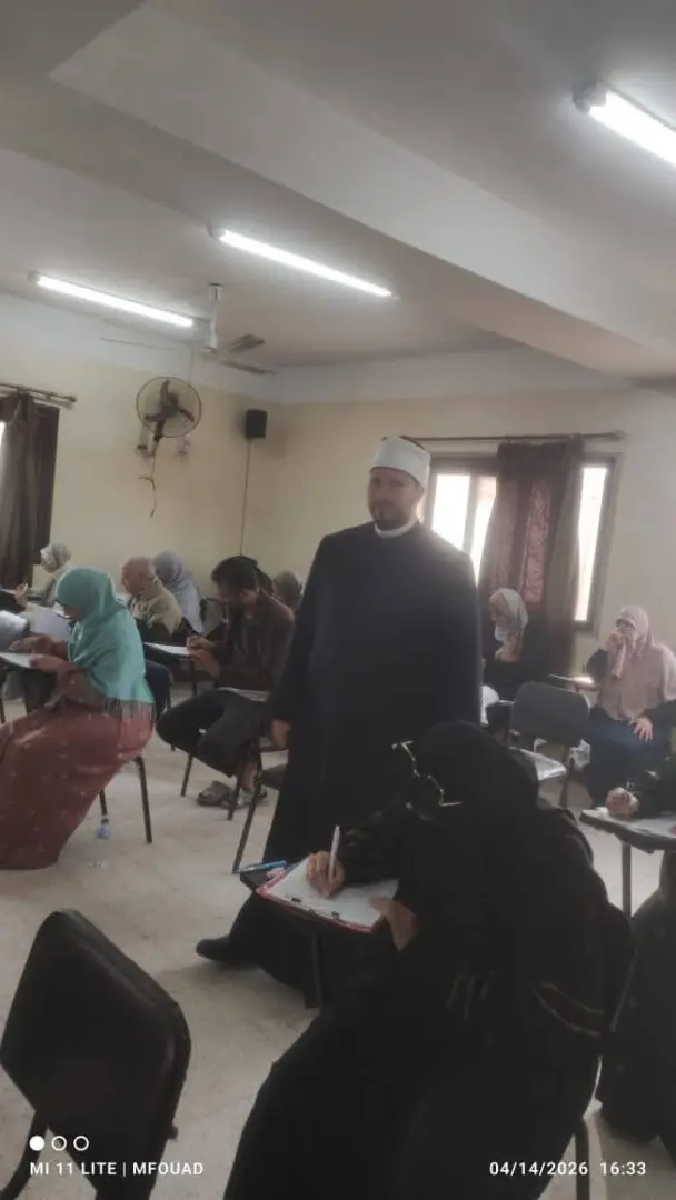رئيس منطقة الإسكندرية الأزهرية يتابع اختبارات رواق العلوم الشرعية والعربية - 1000614503
