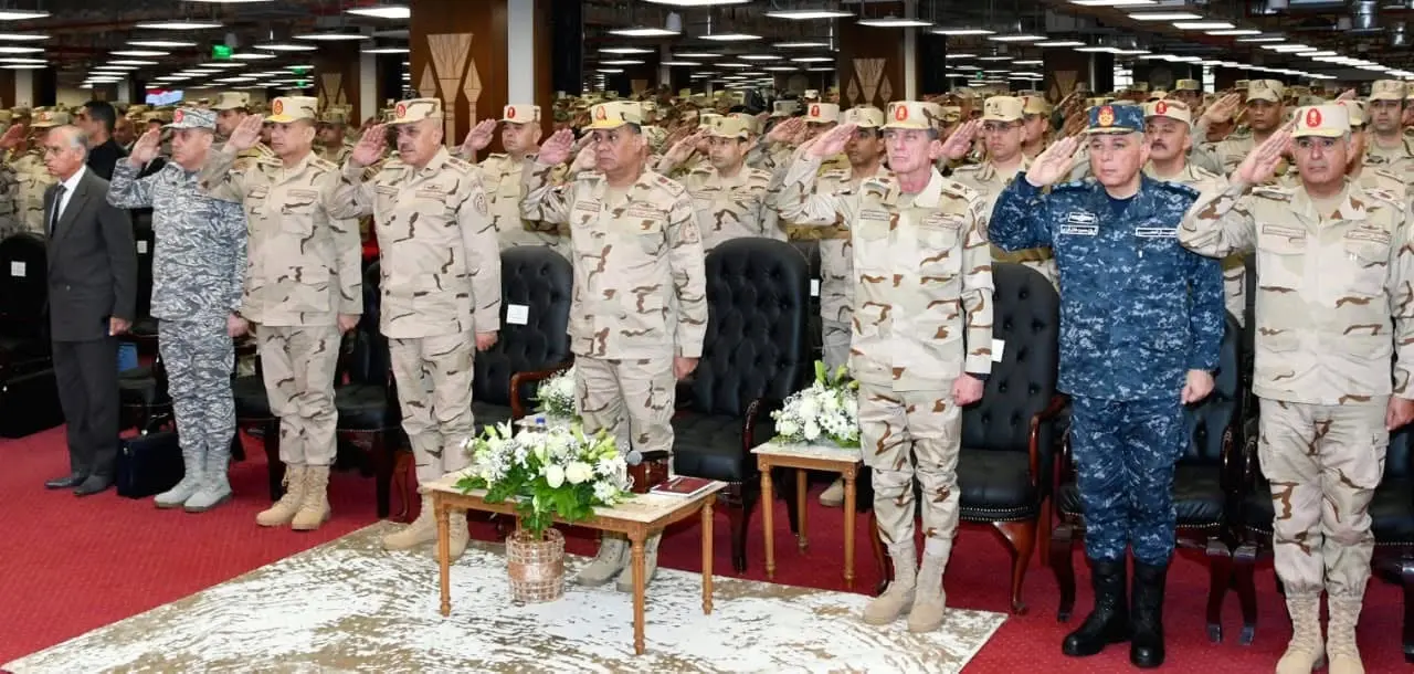 وزير الدفاع: حريصون على إعداد أجيال جديدة قادرة على خدمة الوطن بمختلف المجالات - 1000615659