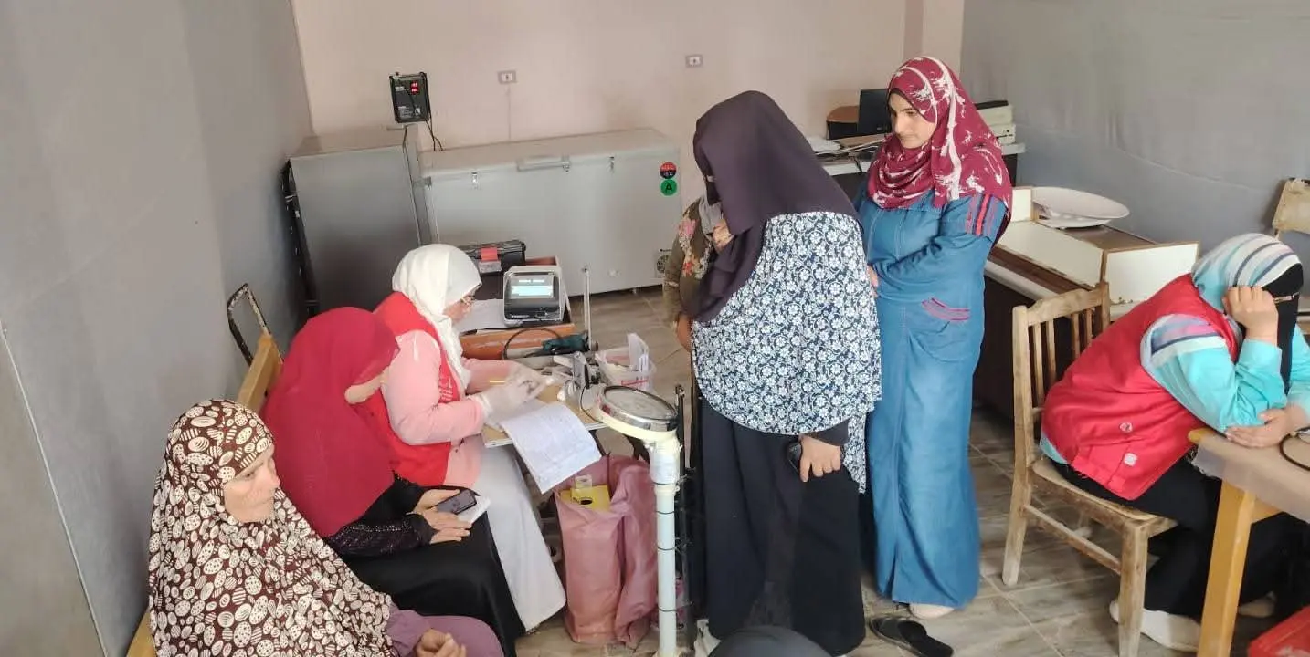 قافلة طبية مجانية بسيدي عقبة بالمحمودية تقدم خدماتها لـ875 مواطنًا - 1000616708