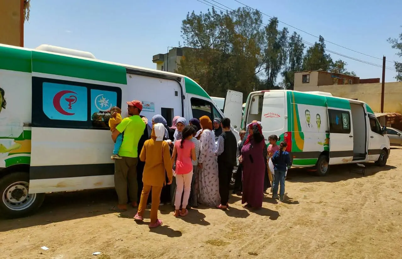 قافلة طبية مجانية بسيدي عقبة بالمحمودية تقدم خدماتها لـ875 مواطنًا - 1000616711