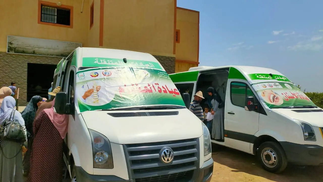 قافلة طبية مجانية بسيدي عقبة بالمحمودية تقدم خدماتها لـ875 مواطنًا - 1000616712