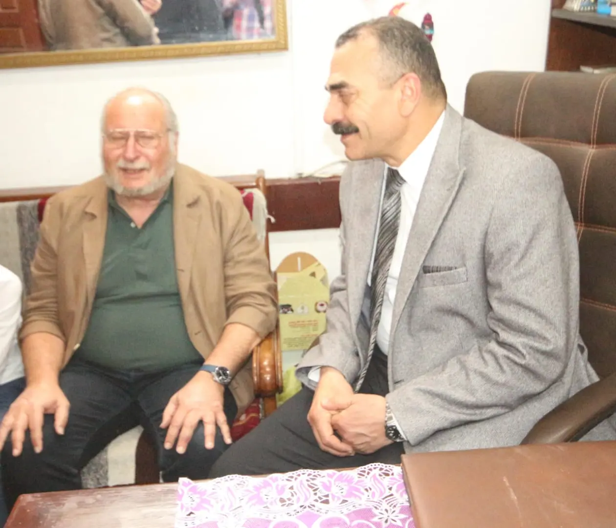 بالصور.. الملك أحمد فؤاد الثاني يؤدي صلاة الجمعة بمسجد القائد إبراهيم في الإسكندرية - 1000617369