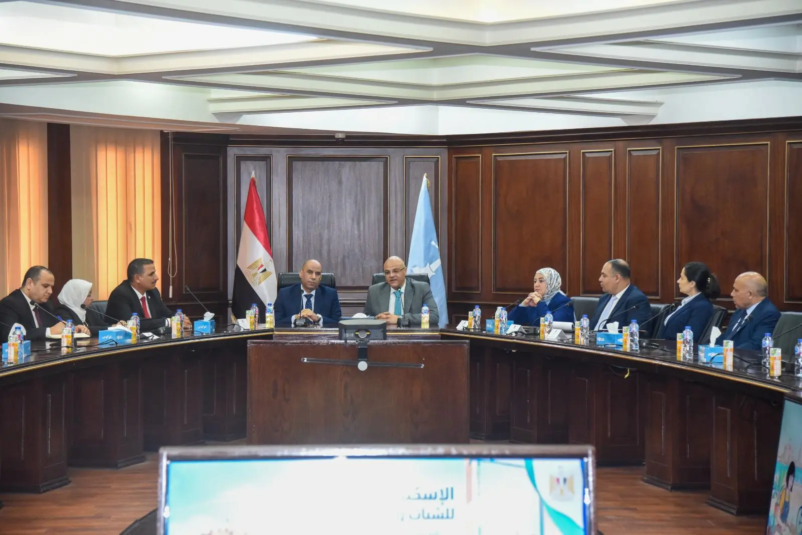 وزير العمل ومحافظ الإسكندرية يسلمان عقودًا لذوي الهمم لدمجهم في سوق العمل - 1000618247