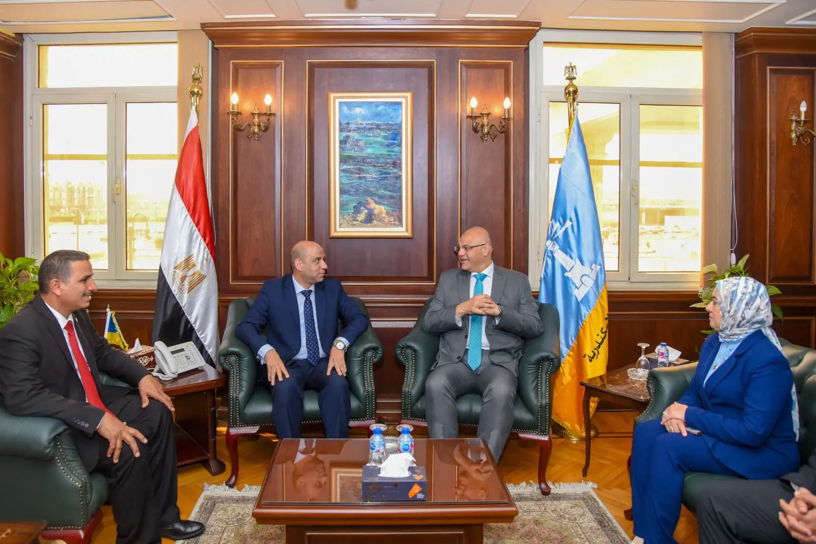 وزير العمل ومحافظ الإسكندرية يسلمان عقودًا لذوي الهمم لدمجهم في سوق العمل - 1000618259