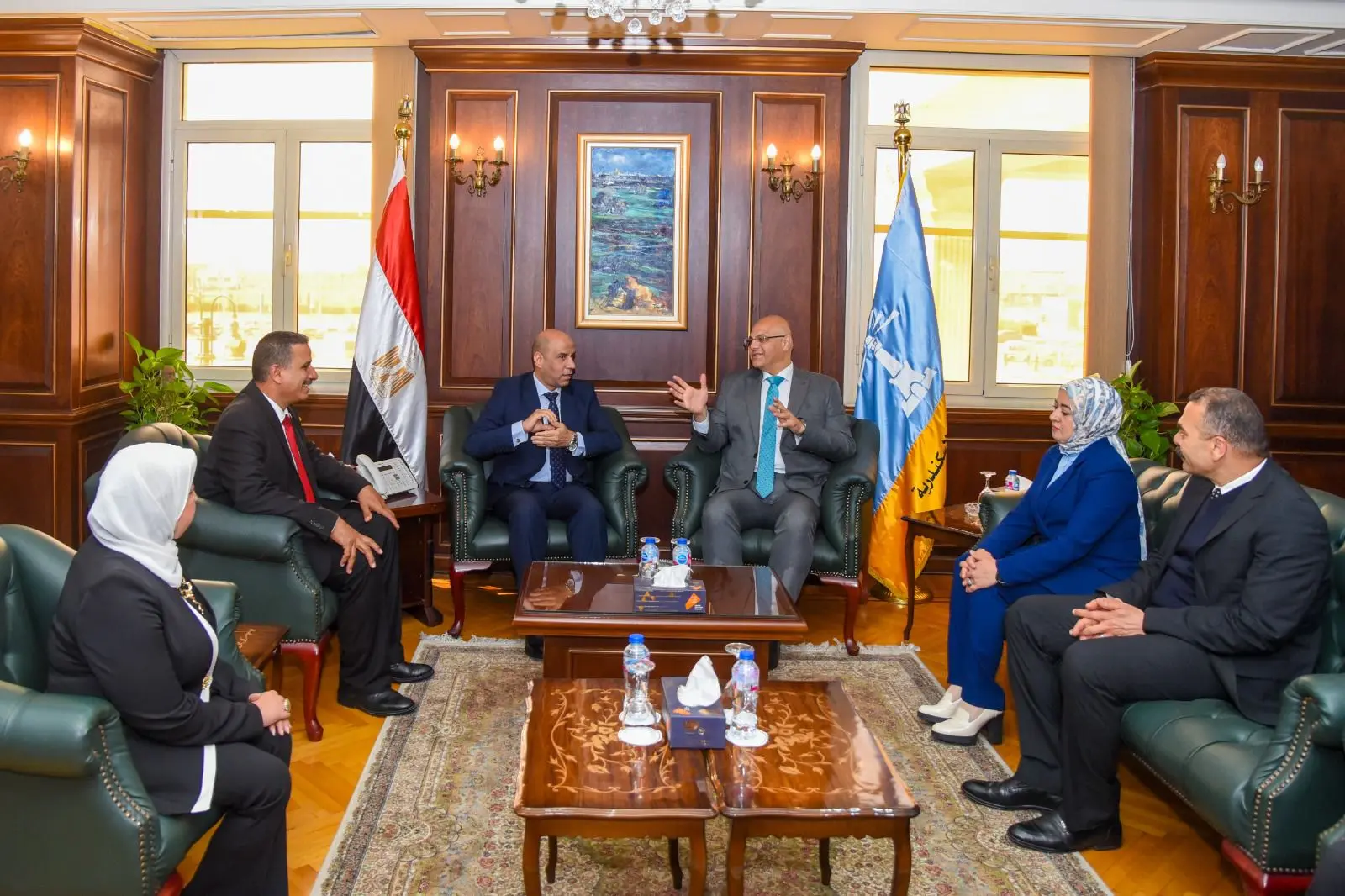 وزير العمل ومحافظ الإسكندرية يسلمان عقودًا لذوي الهمم لدمجهم في سوق العمل - 1000618262