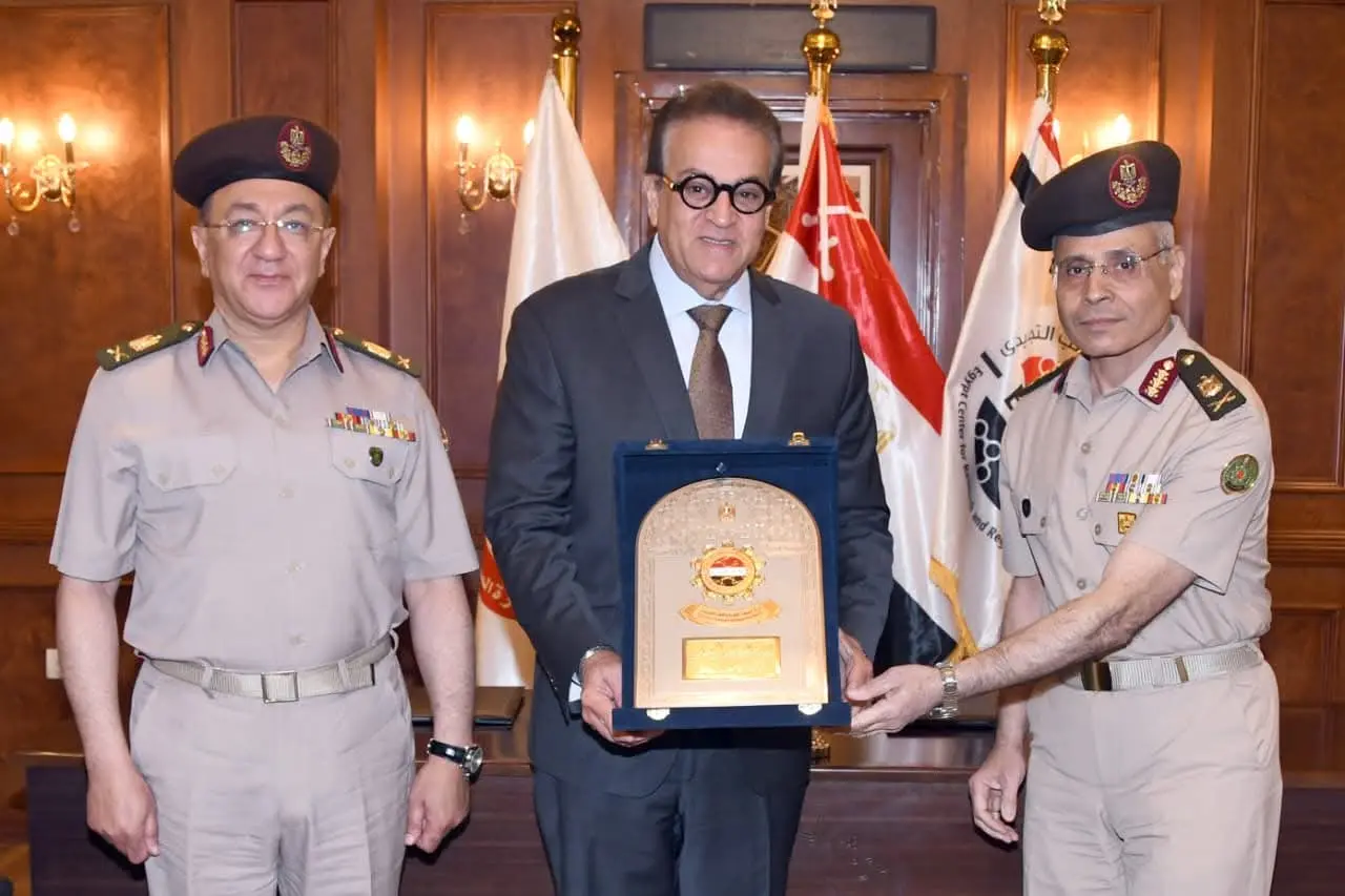 القوات المسلحة توقع بروتوكول تعاون مع وزارة الصحة وتفتتح مركز الباثولوجى للبحوث الطبية وبنك الدم - 1000620657