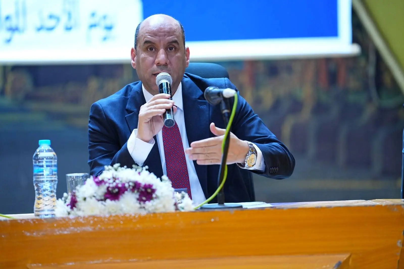 وزير العمل يسلم ماكينات خياطة لخريجات التدريب المهني بالأقصر لدعم المشروعات الصغيرة - 1000621081