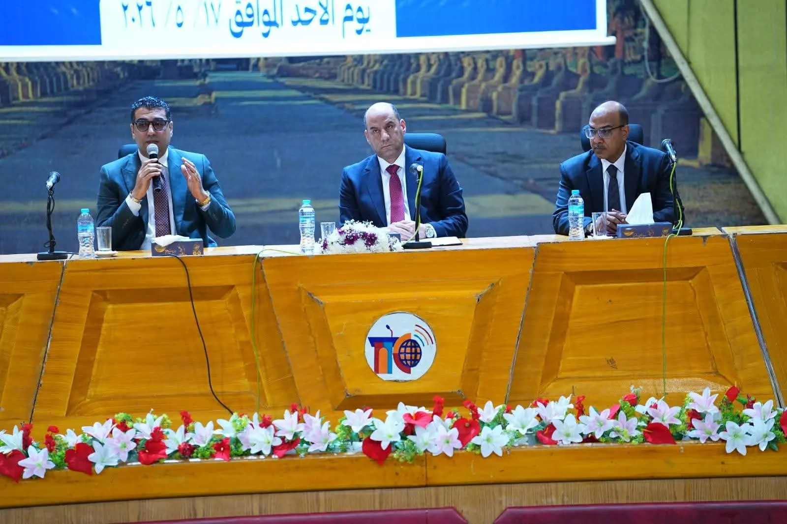 وزير العمل يسلم ماكينات خياطة لخريجات التدريب المهني بالأقصر لدعم المشروعات الصغيرة - 1000621089
