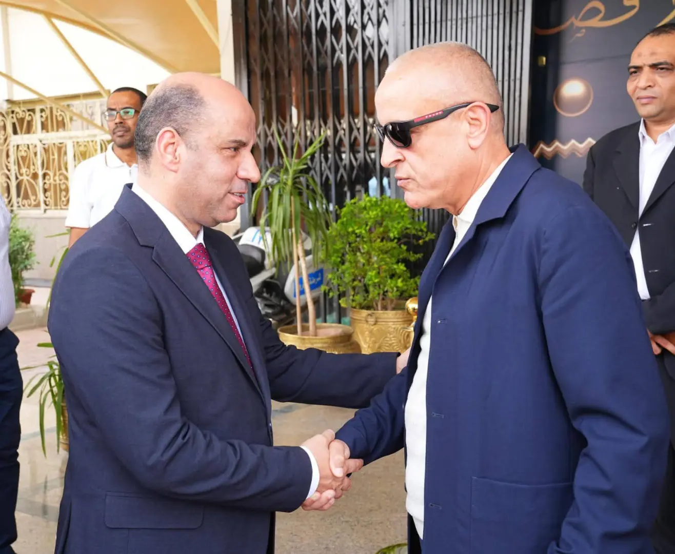 وزير العمل ومحافظ الأقصر يبحثان تعزيز التعاون في التدريب والتشغيل.. وتسليم عقود عمل للشباب وذوي الهمم - 1000621106