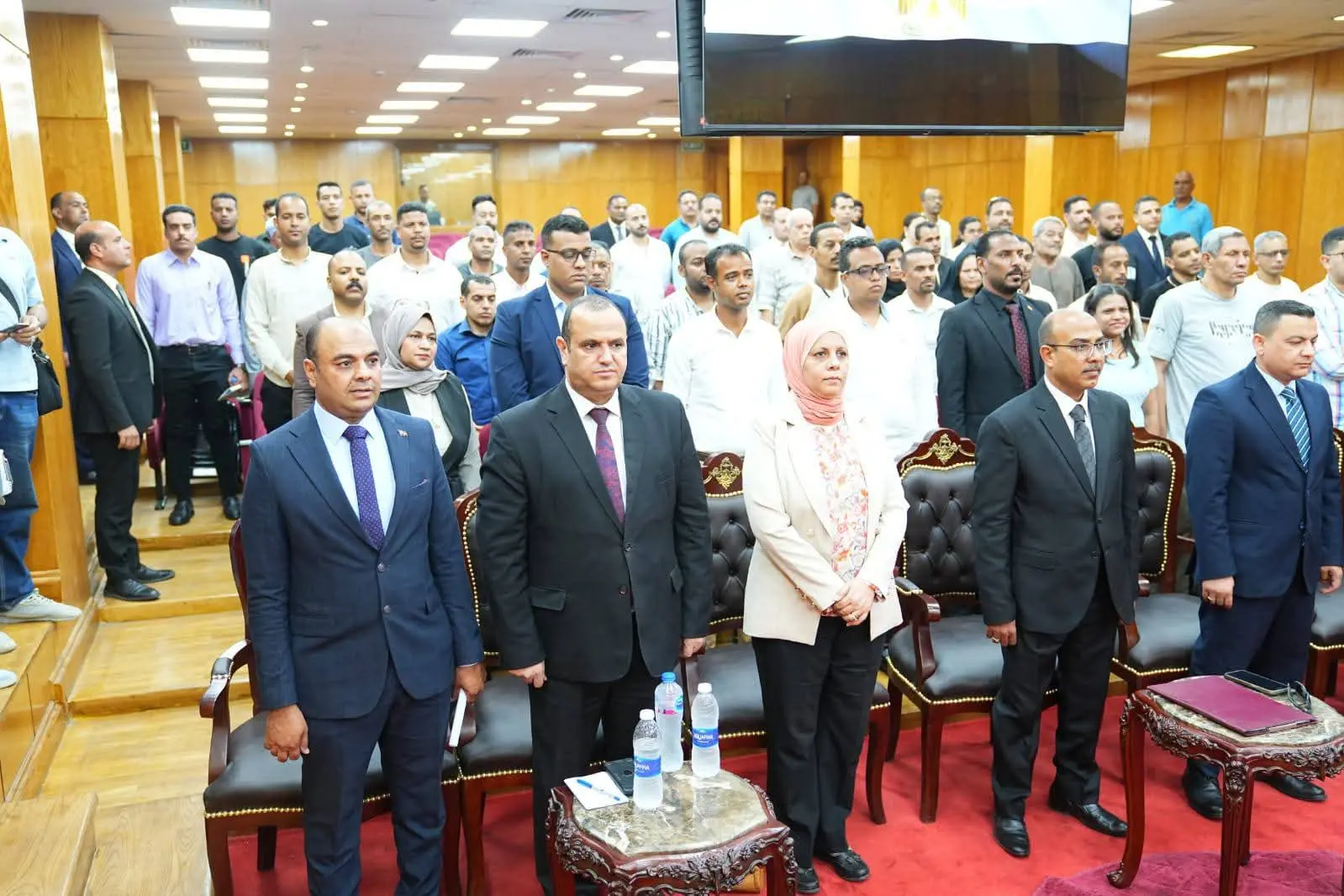 وزير العمل ومحافظ الأقصر يبحثان تعزيز التعاون في التدريب والتشغيل.. وتسليم عقود عمل للشباب وذوي الهمم - 1000621111