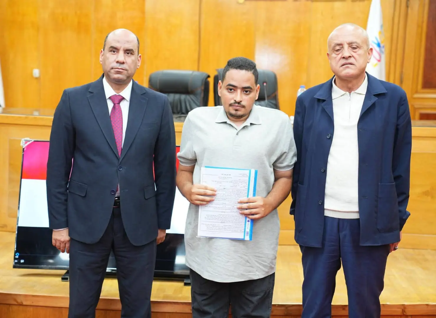 وزير العمل ومحافظ الأقصر يبحثان تعزيز التعاون في التدريب والتشغيل.. وتسليم عقود عمل للشباب وذوي الهمم