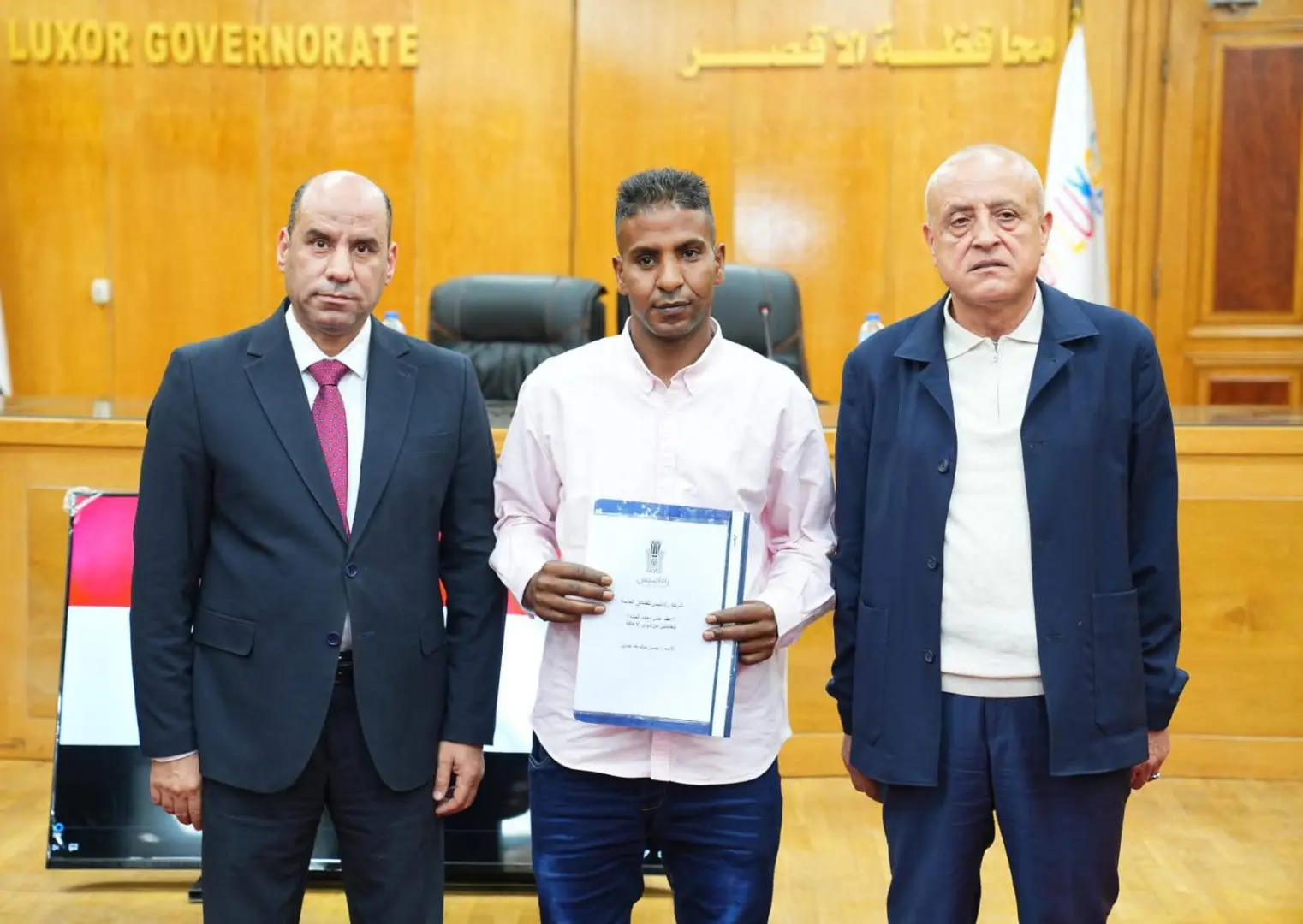 وزير العمل ومحافظ الأقصر يبحثان تعزيز التعاون في التدريب والتشغيل.. وتسليم عقود عمل للشباب وذوي الهمم - 1000621114