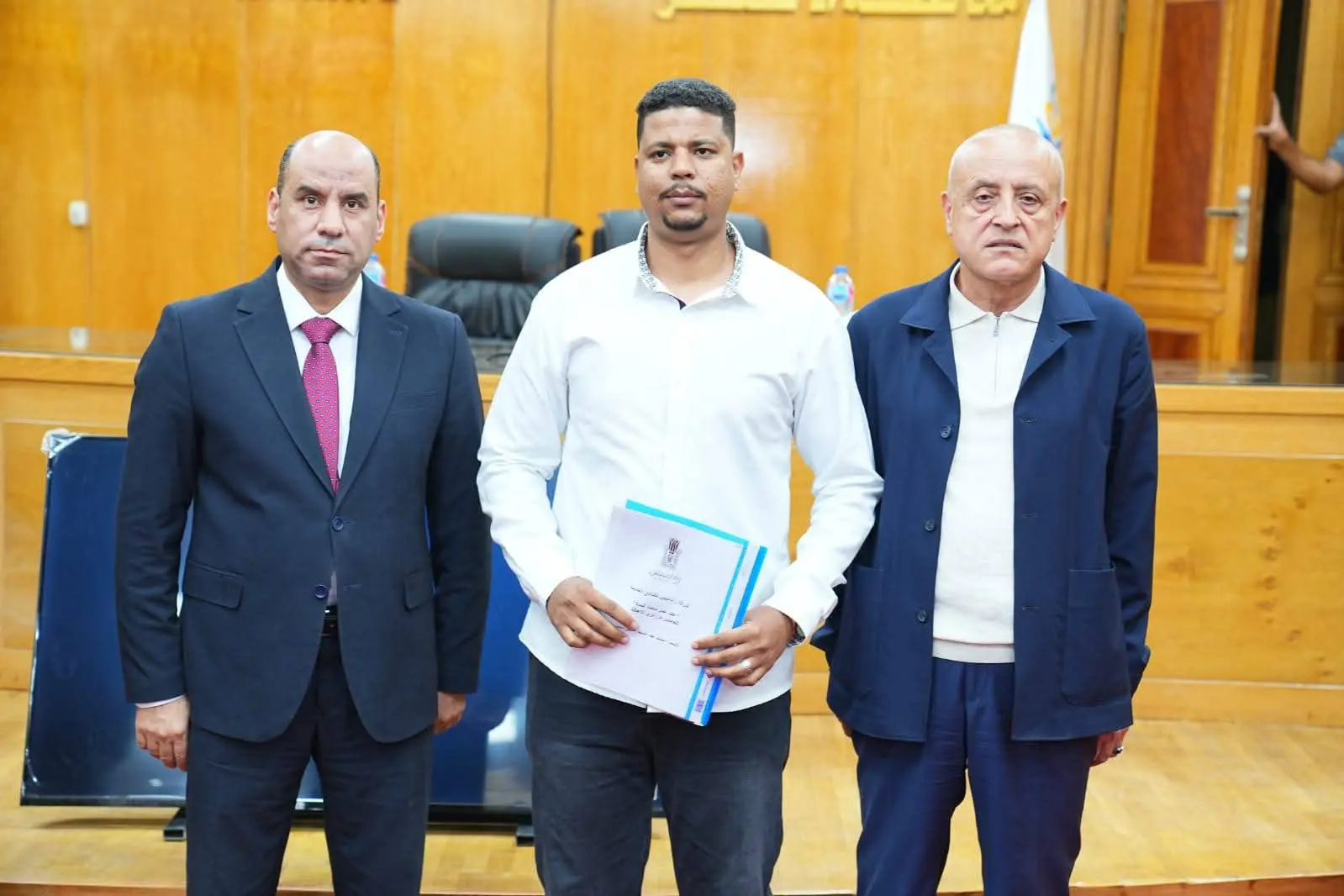 وزير العمل ومحافظ الأقصر يبحثان تعزيز التعاون في التدريب والتشغيل.. وتسليم عقود عمل للشباب وذوي الهمم - 1000621115
