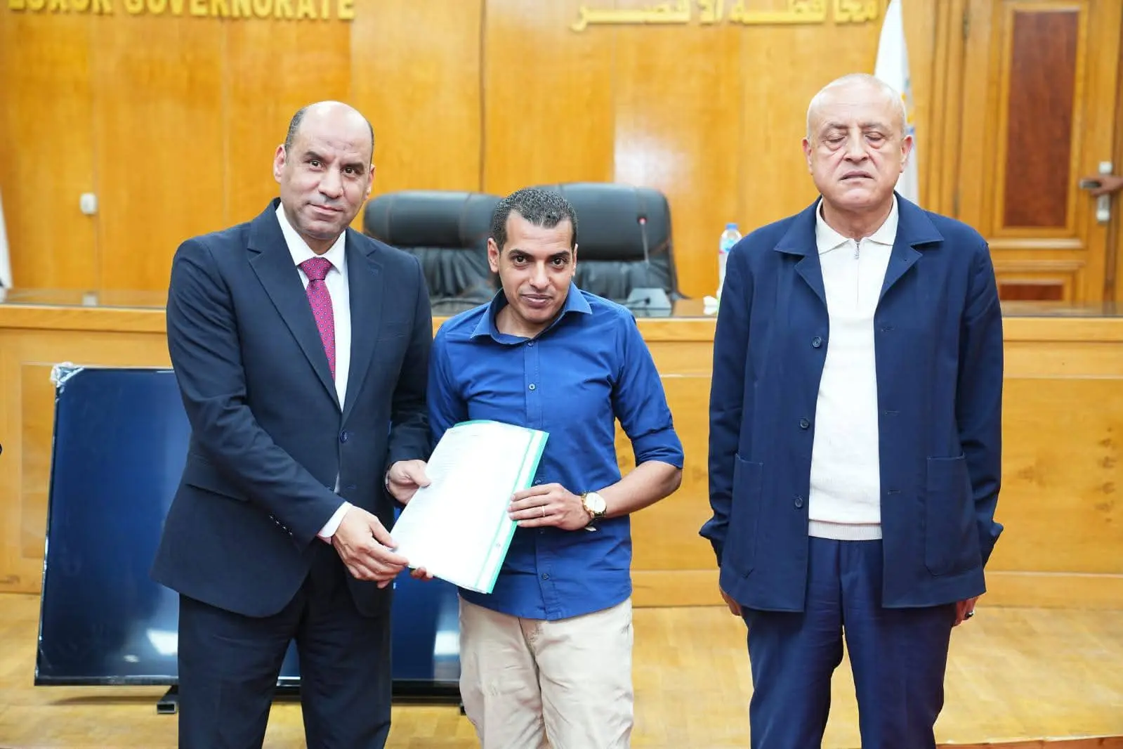 وزير العمل ومحافظ الأقصر يبحثان تعزيز التعاون في التدريب والتشغيل.. وتسليم عقود عمل للشباب وذوي الهمم - 1000621120