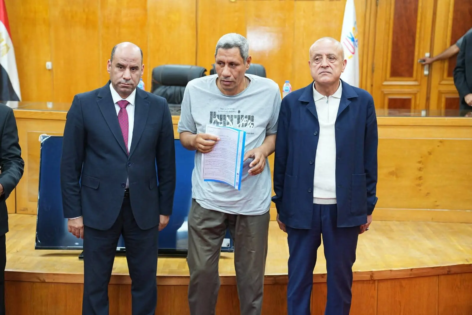 وزير العمل ومحافظ الأقصر يبحثان تعزيز التعاون في التدريب والتشغيل.. وتسليم عقود عمل للشباب وذوي الهمم - 1000621121