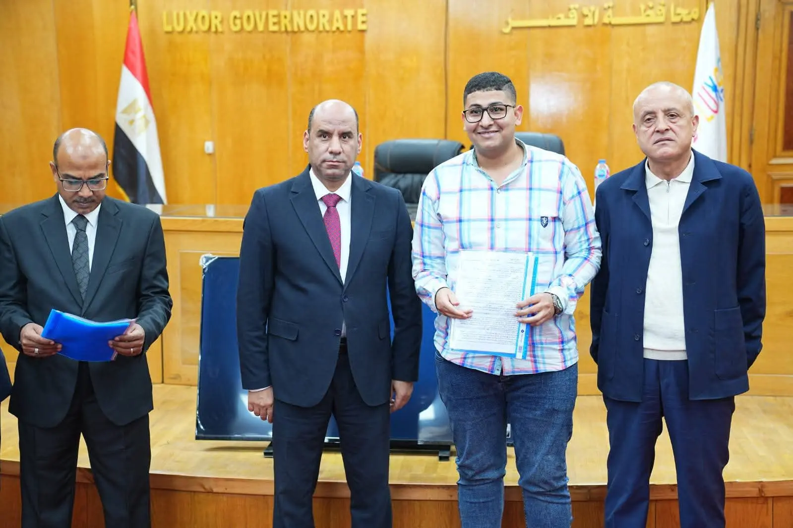 وزير العمل ومحافظ الأقصر يبحثان تعزيز التعاون في التدريب والتشغيل.. وتسليم عقود عمل للشباب وذوي الهمم - 1000621122