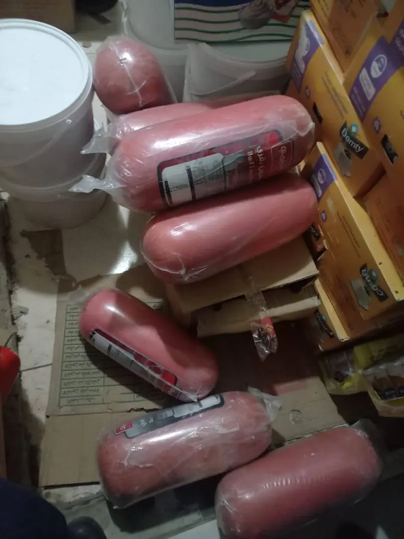 تموين قنا يضبط طن لانشون فاسد قبل ترويجه بالأسواق - 1000623538 1