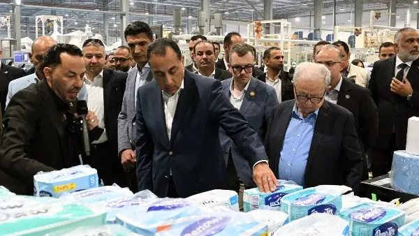 مدبولي: نعمل على ترسيخ شعار "صنع في مصر" من خلال منتجات ذات جودة عالية وأسعار تنافسية - 1000623569