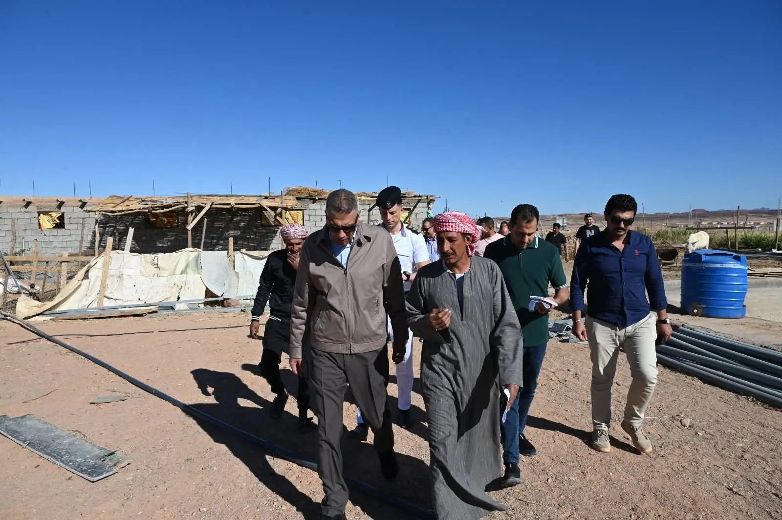 محافظ جنوب سيناء يتفقد مزارع متضرري سيول وادي سعال ويوجه بدعم عاجل - 1000624791