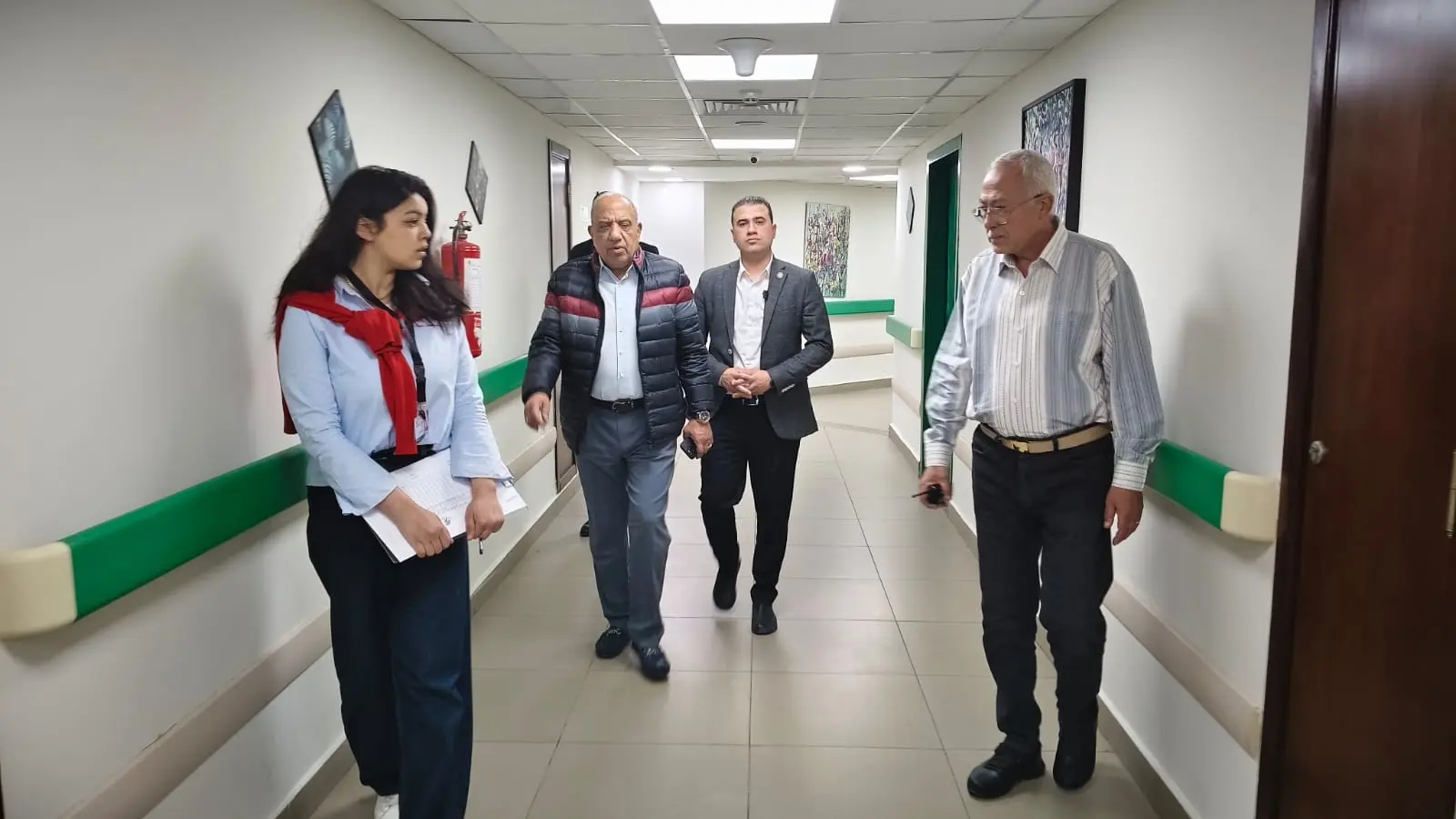 فى زيارة ميدانية مفاجئة …وزير الكهرباء يتفقد مستشفى الخدمات الطبية - 1000626290