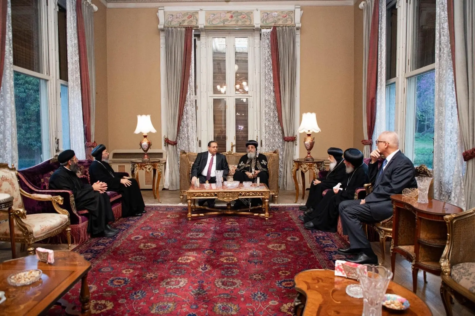 في مستهل جولته العالمية.. البابا تواضروس الثاني يزور القنصلية المصرية بإسطنبول ويلتقي بطريرك القسطنطينية - 1000628559