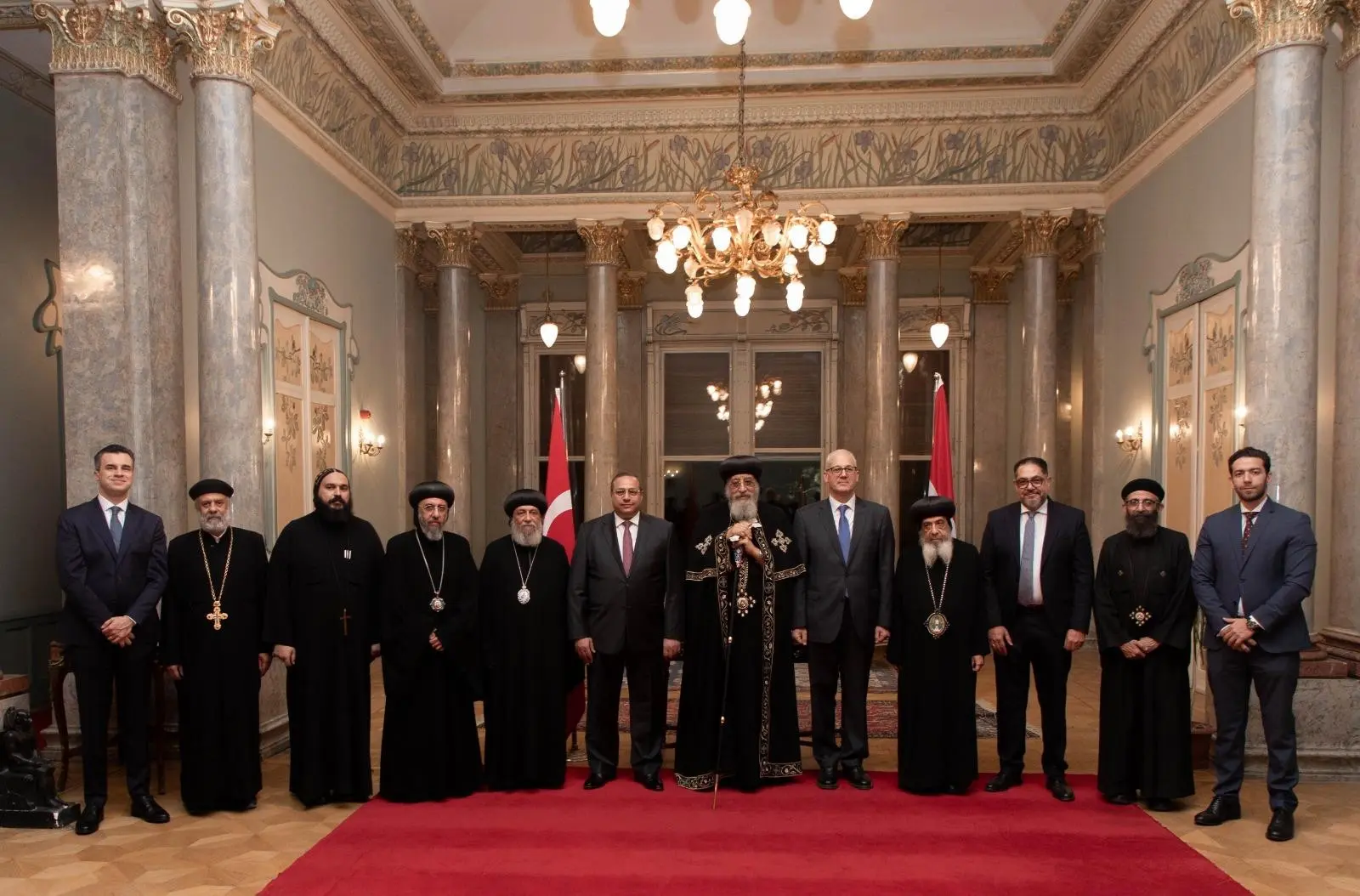 في مستهل جولته العالمية.. البابا تواضروس الثاني يزور القنصلية المصرية بإسطنبول ويلتقي بطريرك القسطنطينية - 1000628561