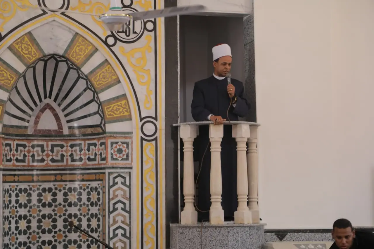 محافظ قنا يفتتح مسجد الشهيد المقدم أحمد عبد الفتاح جمعة - 1000630432